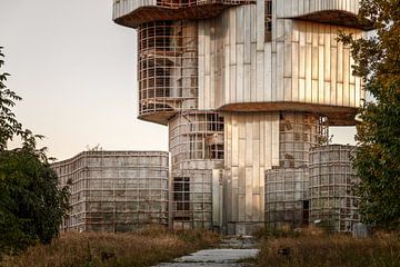 Socialistische Cultuur - Monument - Kroatië van Gentleman of Decay