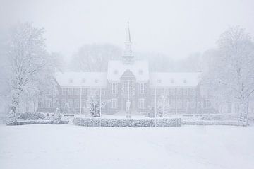 old town hall in the snow by gdhfotografie