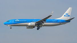KLM Boeing 737-800 passagiersvliegtuig. van Jaap van den Berg