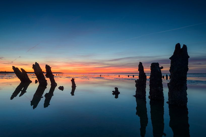 Coucher de soleil coloré sur la mer des Wadden par Sjoerd van der Wal Photographie