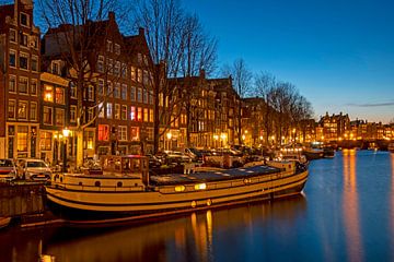 Stadsgezicht van Amsterdam bij zonsondergang van Eye on You