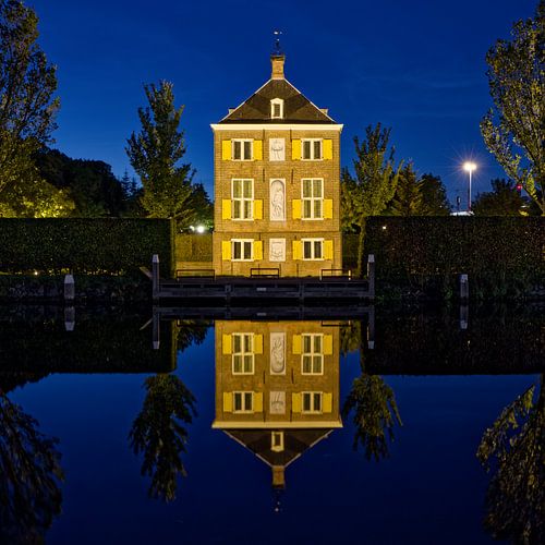 Reflectie van Huygens' Hofwijck in de avond