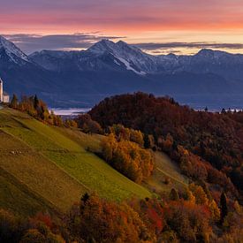 Slowenien, Jamnik, Kirche St Primus im  Sonnenaufgang von Thomas Rieger