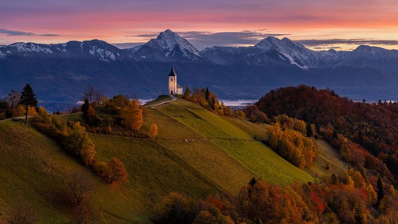 Slovenië, Jamnik, Kerk van St Primus bij zonsopgang van Thomas Rieger