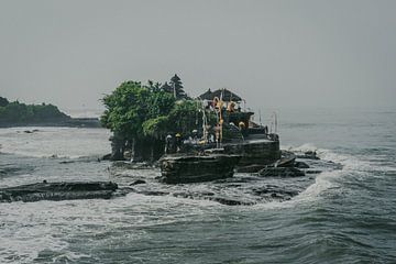 De Tanah Lot Tempel in Bali tijdens vloed en daardoor onbereikbaar van Marcus Photography