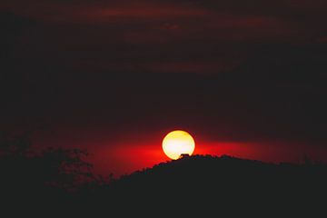 Afrikarode zonsondergang van Niels pothof
