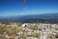 Bergen met een blauwe lucht