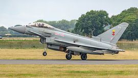 Rotierender RAF Eurofighter Typhoon mit Nachbrenner.