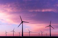 Tanzende Windmühlen bei Sonnenuntergang