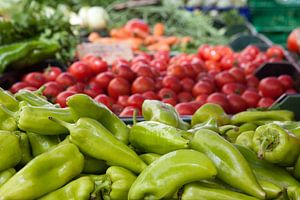Grüne Paprika auf einem Markt auf Mallorca