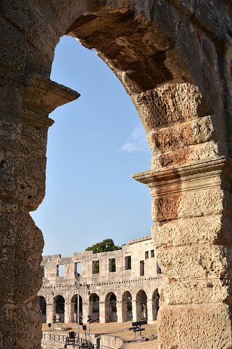 De wereldberoemde Arena in Pula aan de kust van de Adriatische Zee in Kroatië