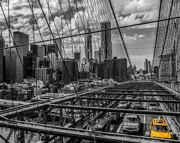 New York, Brooklyn bridge with Manhattan skyline by Ruurd Dankloff