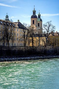 De kathedraal van Innsbruck aan de Inn van ManfredFotos