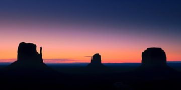 Zonsopkomst Monument Valley van Henk Meijer Photography