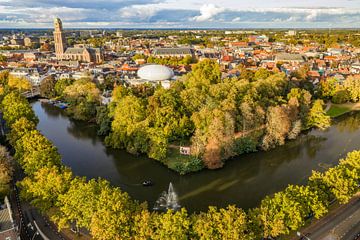 Vue aérienne de la ville de Zwolle lors d'une belle journée d'automne sur Sjoerd van der Wal Photographie