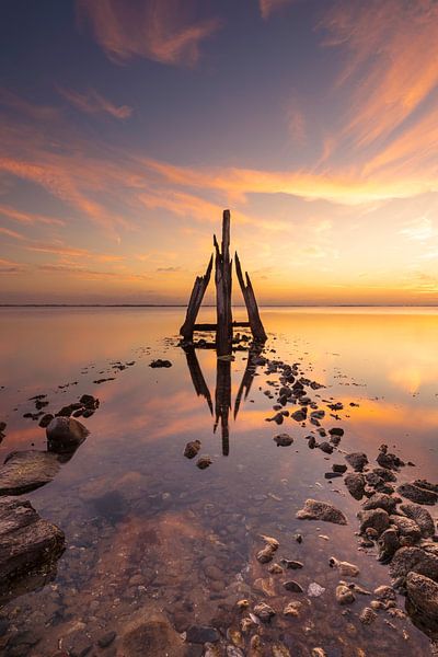 Leuchtturm bei einem farbenprächtigen Sonnenaufgang von KB Design & Photography (Karen Brouwer)