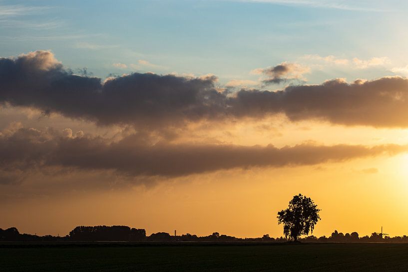 Dramatic air by Ulbe Spaans