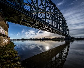Spoorbrug over de Rijn bij Oosterbeek (ochtendlicht)