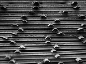 zwart wit metalen balken van Martijn Tilroe thumbnail