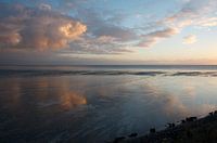 Wolken boven het wad