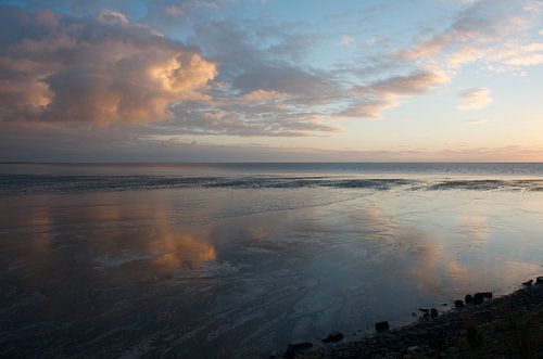Wolken boven het wad