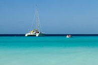 Catamaran bij klein Curacao no. 3 van Arnoud Kunst thumbnail