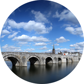 De Sint Servaas brug in Maastricht van Pascal Lemlijn