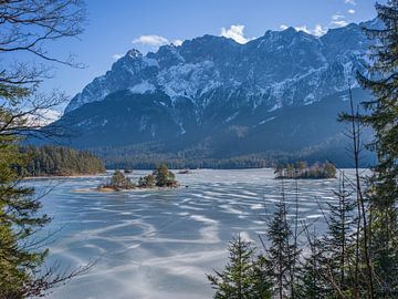 Garmisch-Partenkirchen: Der Eibsee unterhalb der Zugspitze