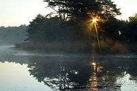 Zonsopkomst boven het water