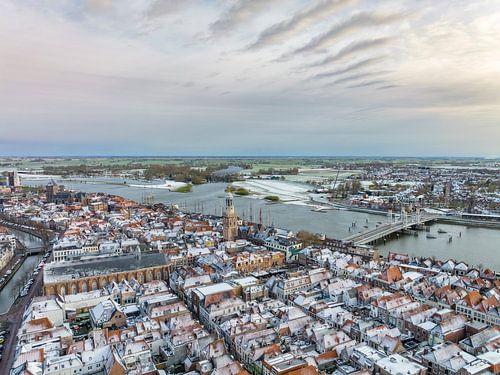 Kampen van bovenaf gezien tijdens een koude ochtend