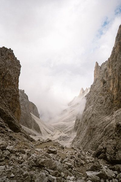 In den Wolken |Bergkette Dolomiten, Italien. von Wianda Bongen