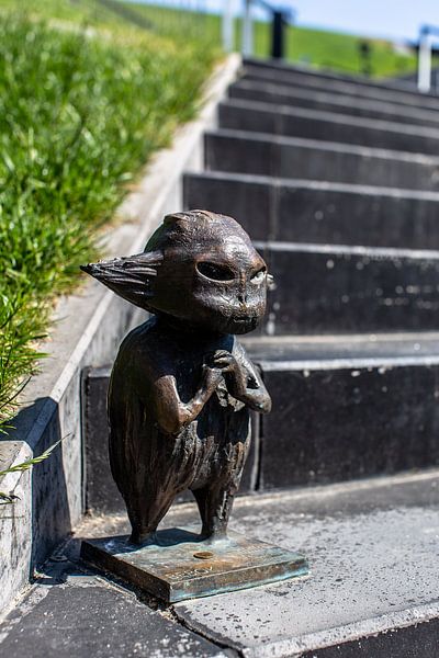boxed bronze statue near ghost deck by Eric van Nieuwland