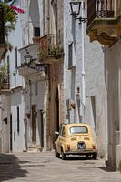 Fiat 500 in street in Specchia (2)