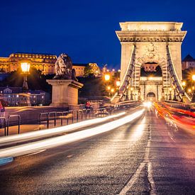 Kettenbrücke in der 't Einbruch der Nacht, Budapest von Sven Wildschut