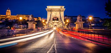 Chain Bridge at 't nightfall, Budapest by Sven Wildschut