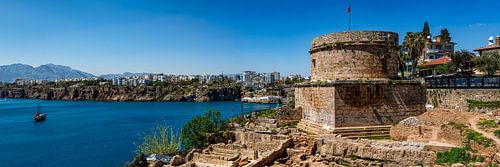 Tour romaine et fouilles dans la vieille ville d'Antalya