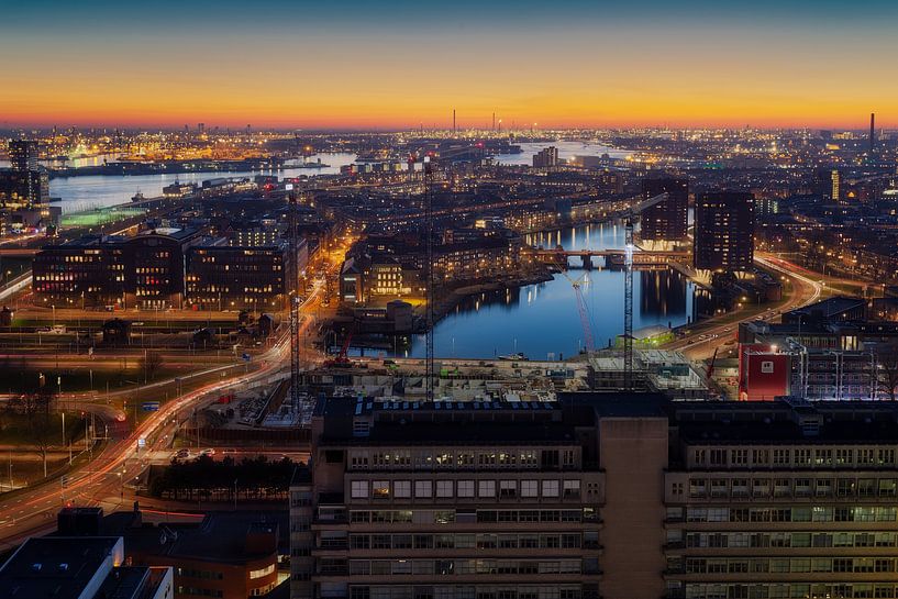 Rotterdam tijdens zonsondergang van Roy Poots