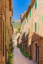 Schöne Straße in dem mediterranen Dorf Valldemossa auf Mallorca Spanien von Alex Winter Miniaturansicht