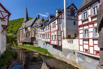 Het pittoreske dorpje Monreal in de Eifel van Reiner Conrad