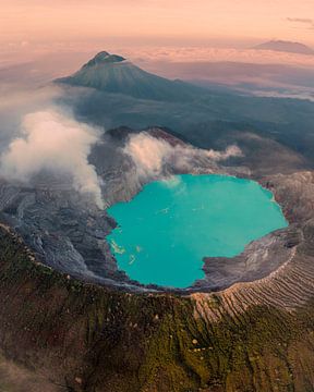 Türkisfarbenes Kratersee beim Vulkan Ijen von Ewold Kooistra
