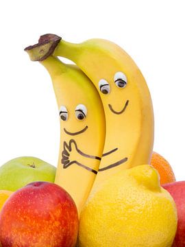 Twee bananen met oogjes en een mond op witte achtergrond van Ben Schonewille