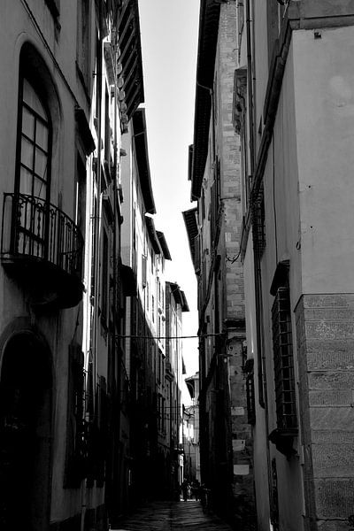 Toskana Italien Lucca Downtown schwarz und weiß von Hendrik-Jan Kornelis