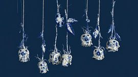 Exclusive Still Life: Hanging roses of Delft blue pottery by Studio Pieternel