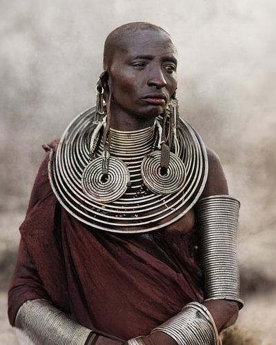 Porträt einer Massai-Frau um 1900