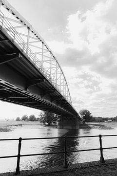 Pont Wilhelmina sur la rivière IJssel près de Deventer sur SchumacherFotografie