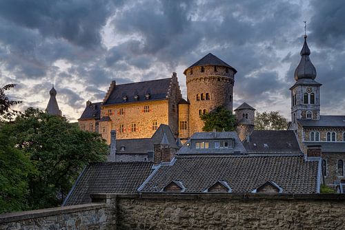 Kasteel Stolberg in het avondlicht – Middeleeuwse pracht boven de oude stad van Rolf Schnepp