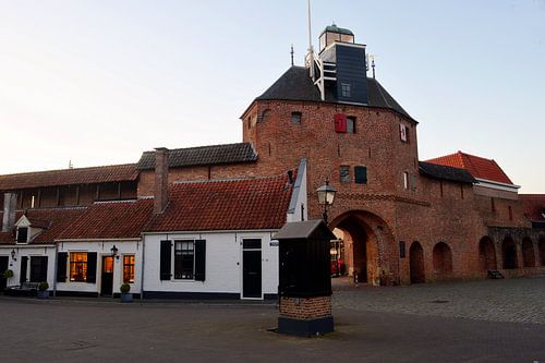 Harderwijker Vischpoort in de avond