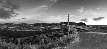 Viaduc de Millau Panorama - Frankrijk van Frank Herrmann