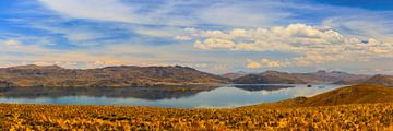 Panorama van het meer van Lagunillas, Peru van Henk Meijer Photography