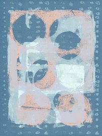 Abstrakte Formen in Weiß, Blau und Koralle von Dina Dankers